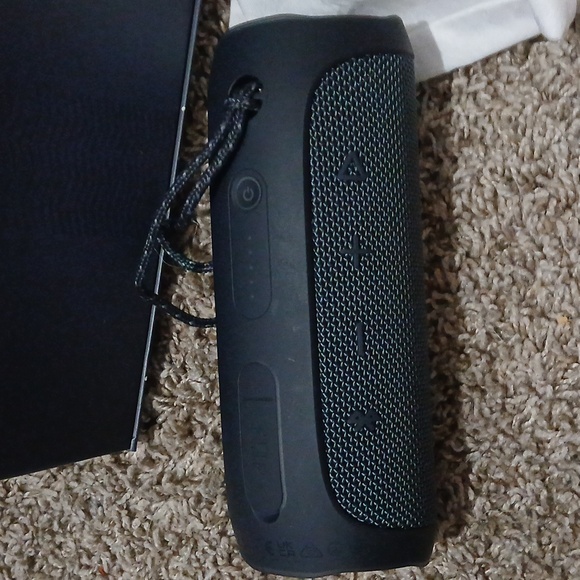 JBL Speaker Flip Essential 2 Portable Speaker - Dark Gray - Picture 5 of 6